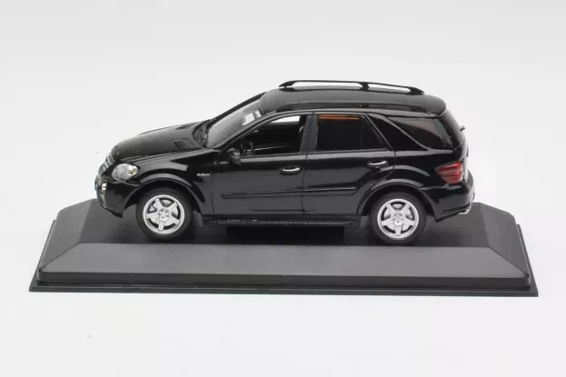 Minichamps Mercedes M-class Ml63 Amg 2008 1:43 400037670